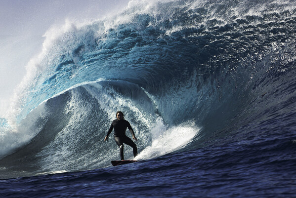 Surfing_Large_Original_China_20230111.jpg
