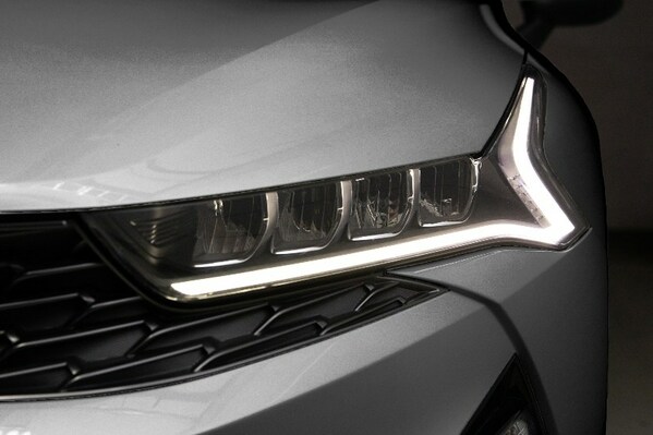 High_Transmittance_Polycarbonate_Automobile_Daytime_Running_Light.jpg
