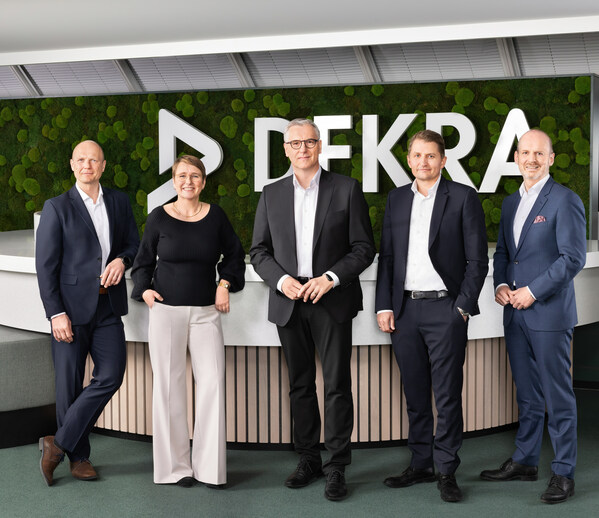 From_l__to_r__S__Zurkiewicz__P__Finke__S__K_lbl__P__Laursen__W__Linsenmaier.jpg