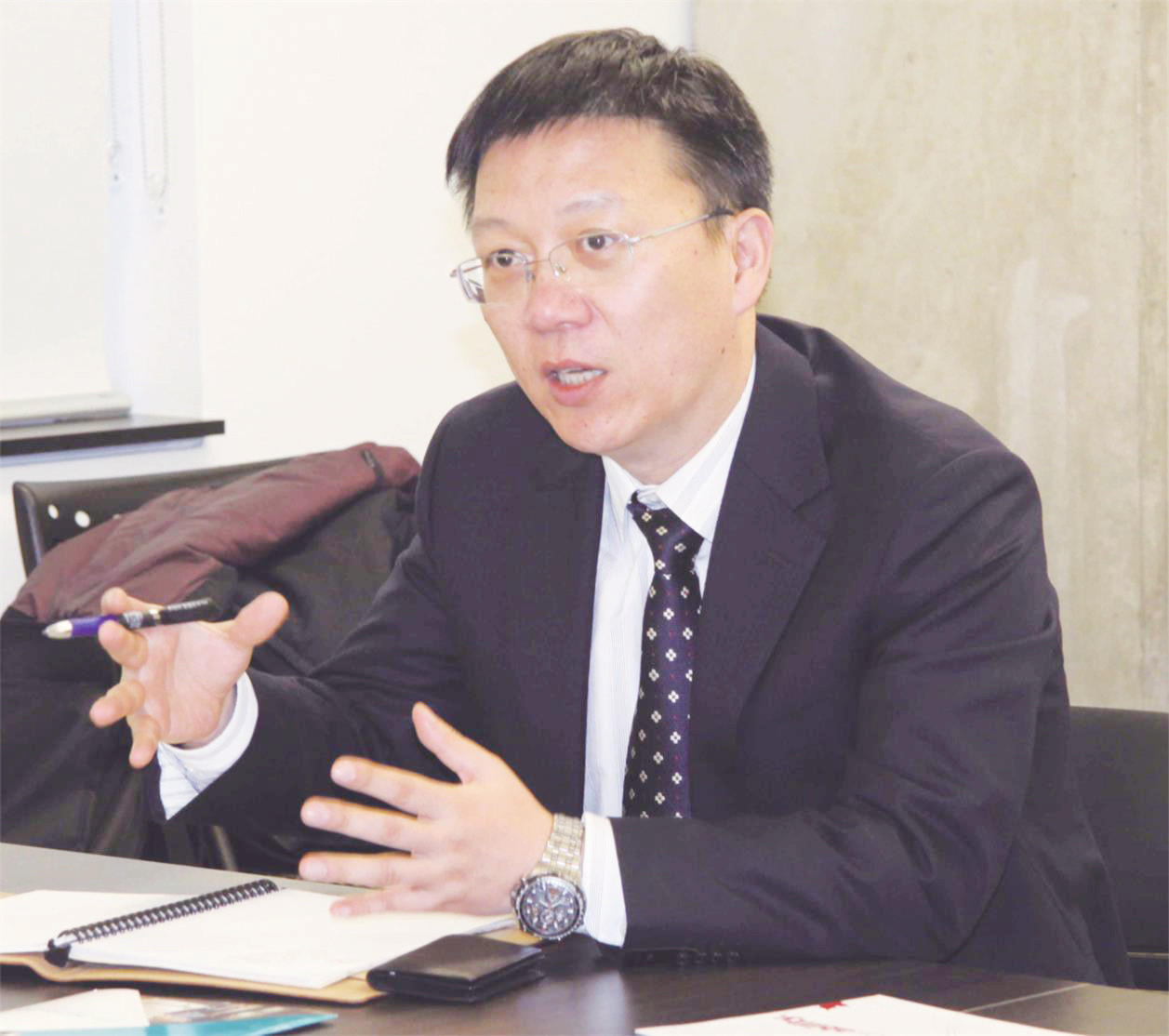 何亚东.jpg