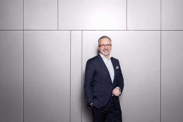 carsten_knobel_henkel_2.jpg