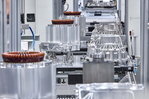 03 博世800V电机正投入量产 The 800-volt variant of the Bosch electric motor now going into volume production.jpg