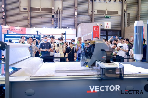 力克与泉州海天携手，现场演示VectorFashion iC70.jpg